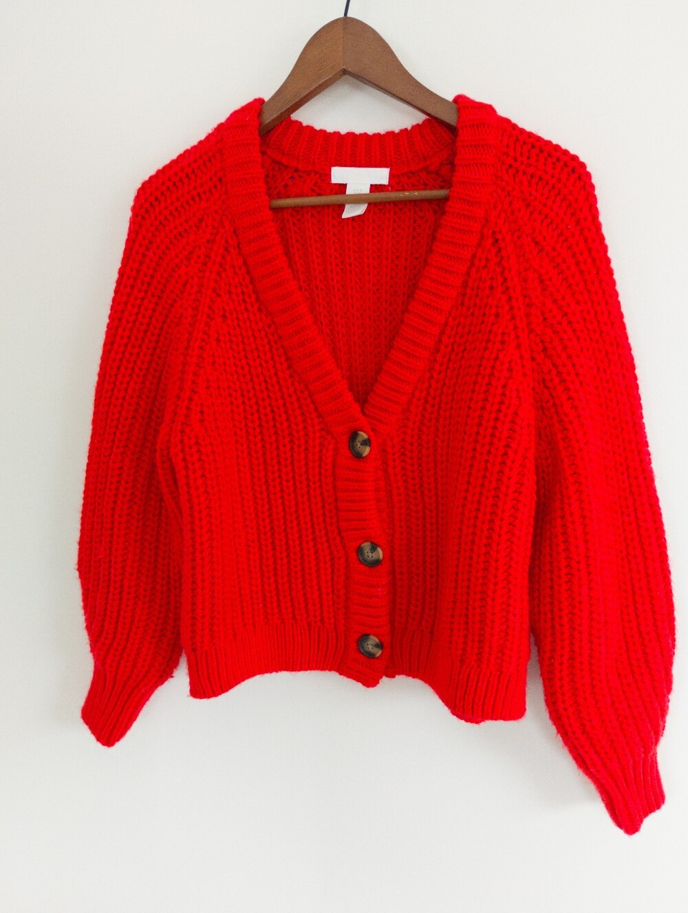 H&M Red Chunky Rib Knit V-Neck Cardigan Sweater Medium Slouchy Balloon Sleeve